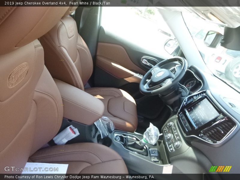 Pearl White / Black/Tan 2019 Jeep Cherokee Overland 4x4