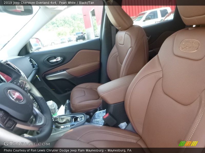 Pearl White / Black/Tan 2019 Jeep Cherokee Overland 4x4