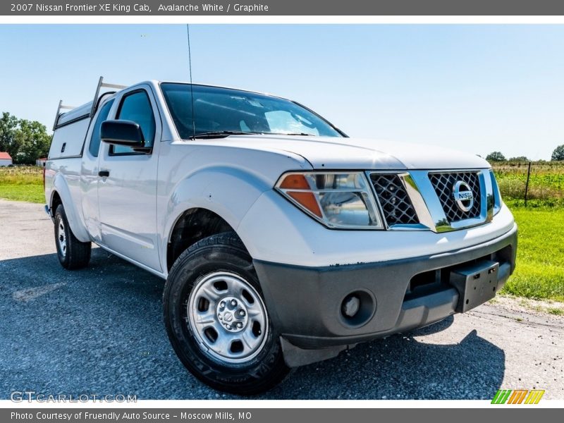 Avalanche White / Graphite 2007 Nissan Frontier XE King Cab