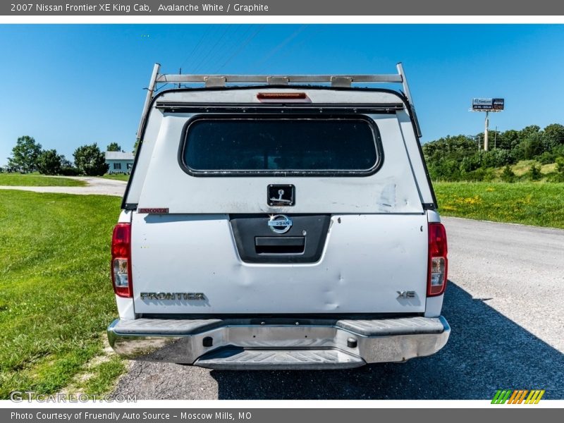 Avalanche White / Graphite 2007 Nissan Frontier XE King Cab