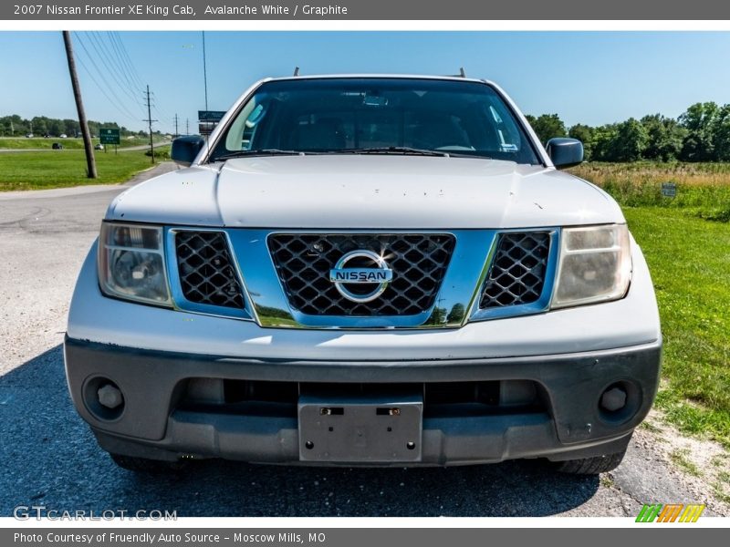 Avalanche White / Graphite 2007 Nissan Frontier XE King Cab