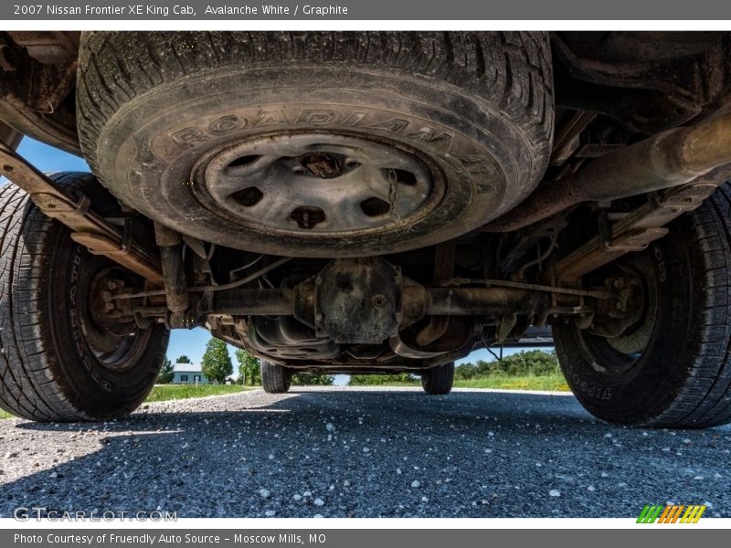 Avalanche White / Graphite 2007 Nissan Frontier XE King Cab