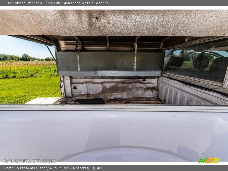 Avalanche White / Graphite 2007 Nissan Frontier XE King Cab