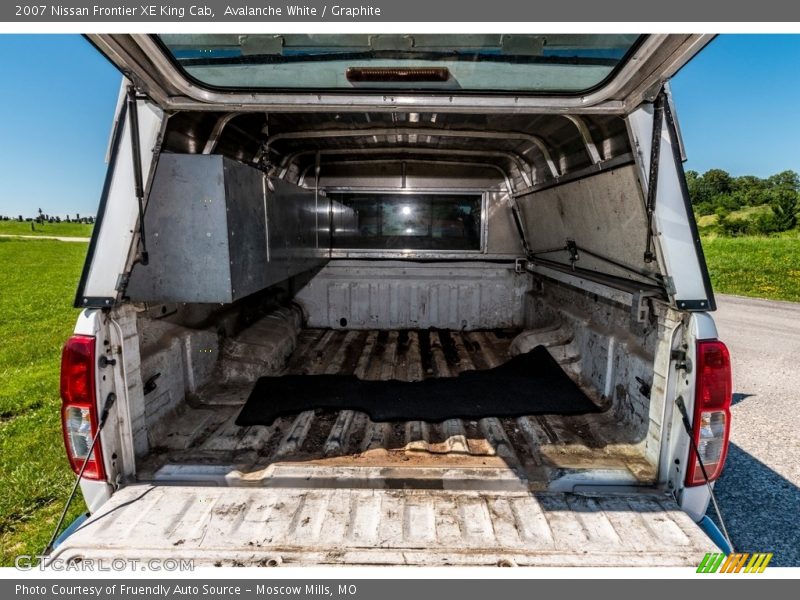 Avalanche White / Graphite 2007 Nissan Frontier XE King Cab