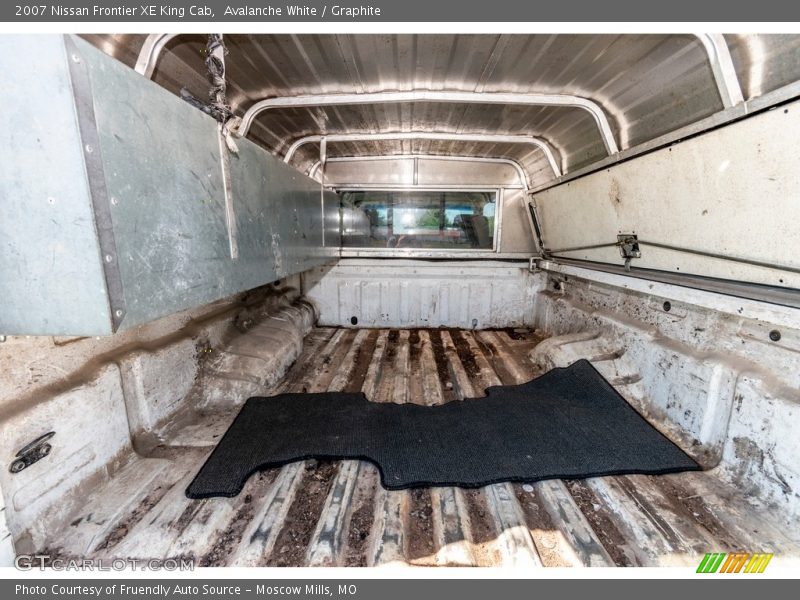 Avalanche White / Graphite 2007 Nissan Frontier XE King Cab
