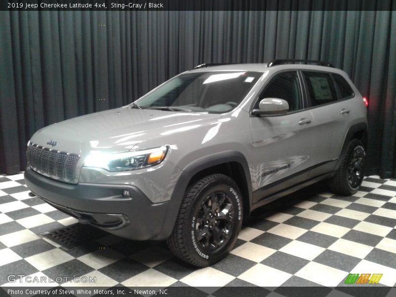 Sting-Gray / Black 2019 Jeep Cherokee Latitude 4x4