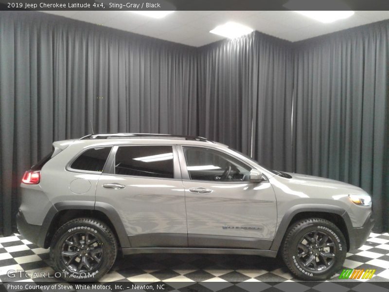 Sting-Gray / Black 2019 Jeep Cherokee Latitude 4x4