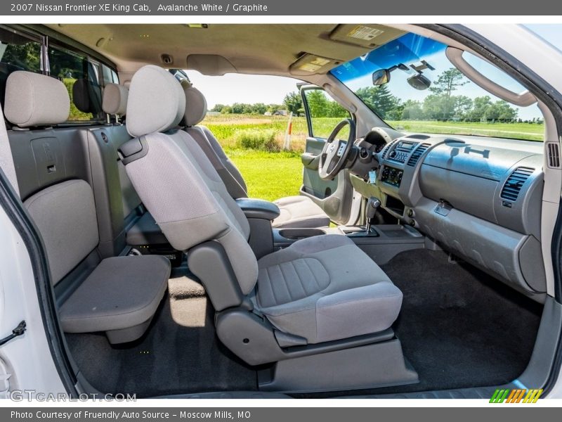 Avalanche White / Graphite 2007 Nissan Frontier XE King Cab