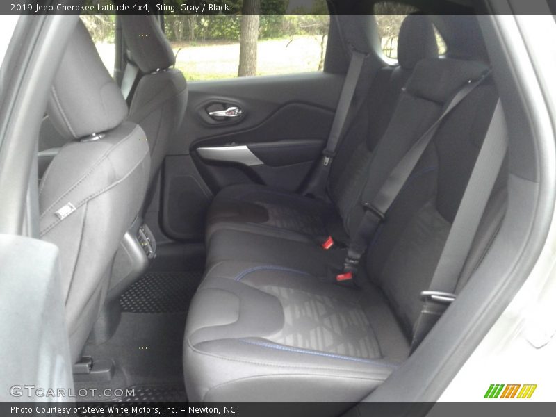 Sting-Gray / Black 2019 Jeep Cherokee Latitude 4x4