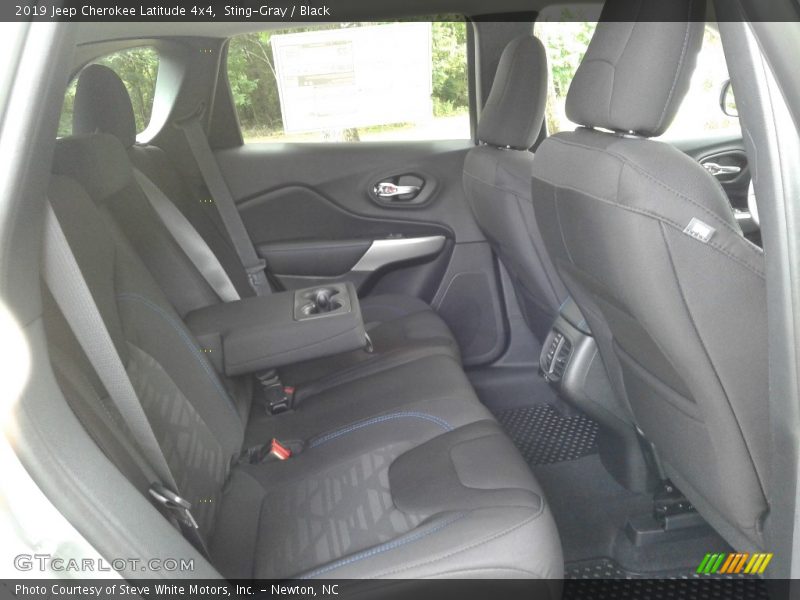 Sting-Gray / Black 2019 Jeep Cherokee Latitude 4x4