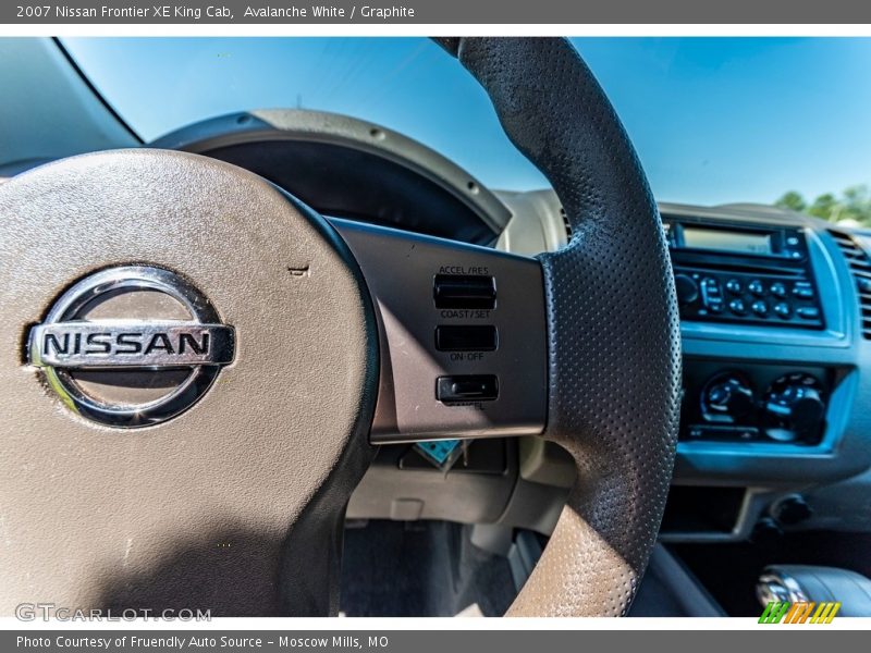 Avalanche White / Graphite 2007 Nissan Frontier XE King Cab