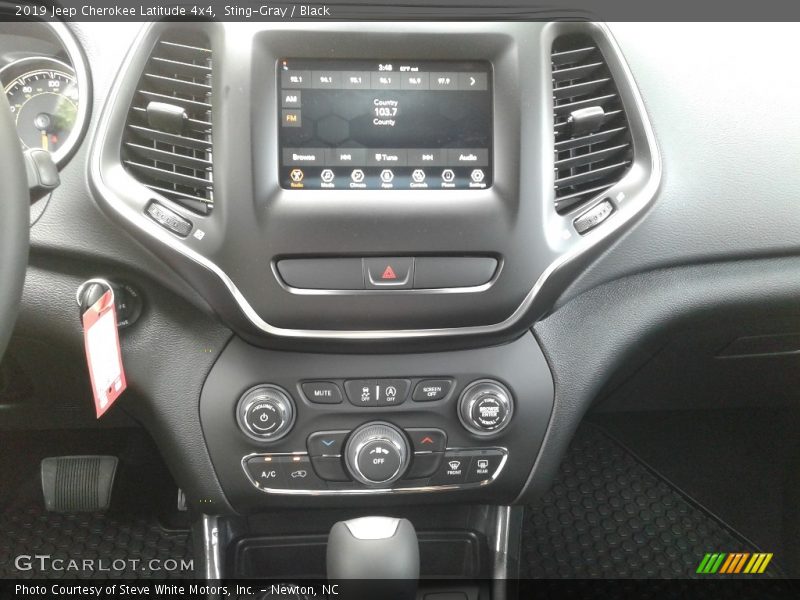 Sting-Gray / Black 2019 Jeep Cherokee Latitude 4x4