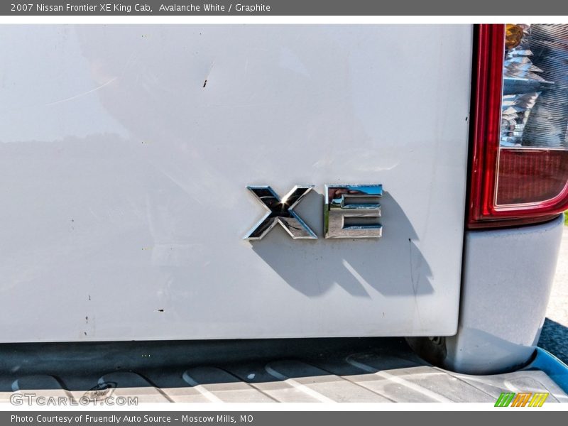 Avalanche White / Graphite 2007 Nissan Frontier XE King Cab