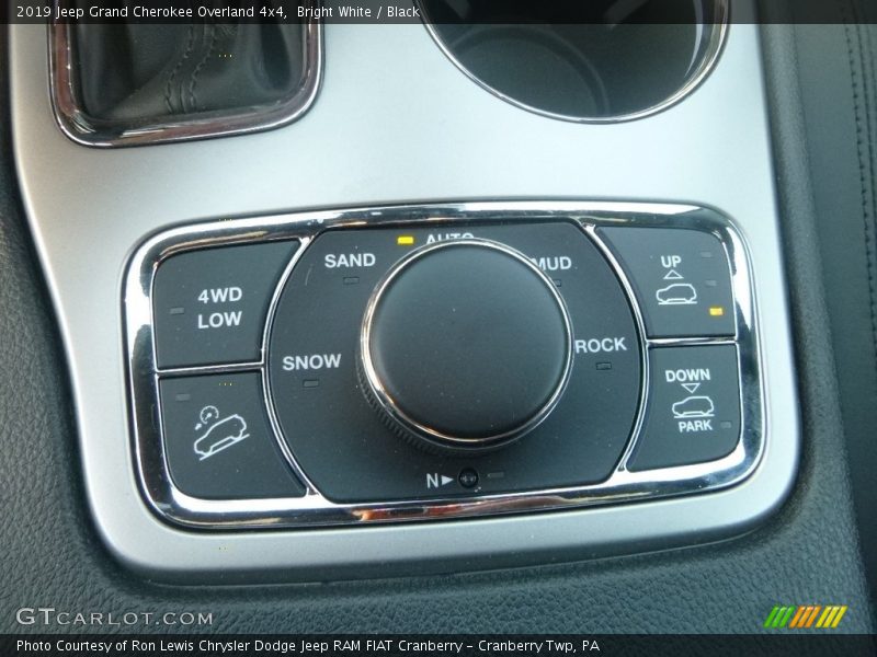 Bright White / Black 2019 Jeep Grand Cherokee Overland 4x4