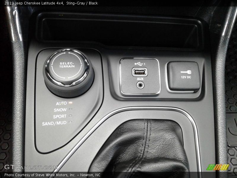 Sting-Gray / Black 2019 Jeep Cherokee Latitude 4x4