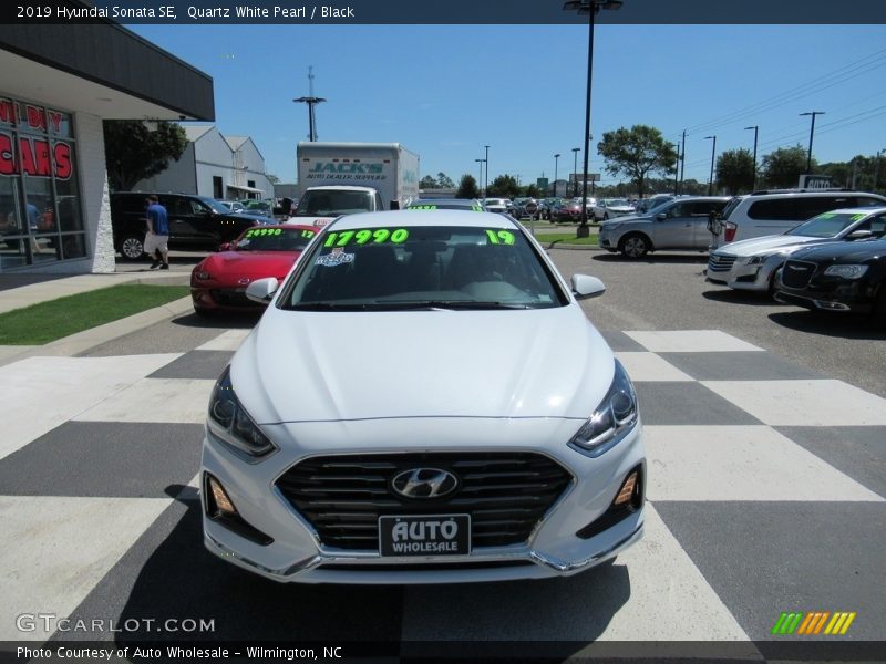 Quartz White Pearl / Black 2019 Hyundai Sonata SE