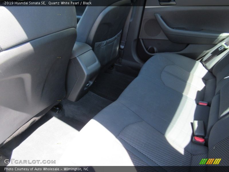 Quartz White Pearl / Black 2019 Hyundai Sonata SE