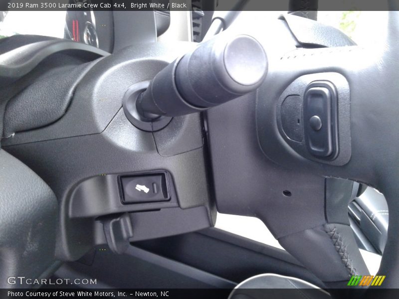 Bright White / Black 2019 Ram 3500 Laramie Crew Cab 4x4