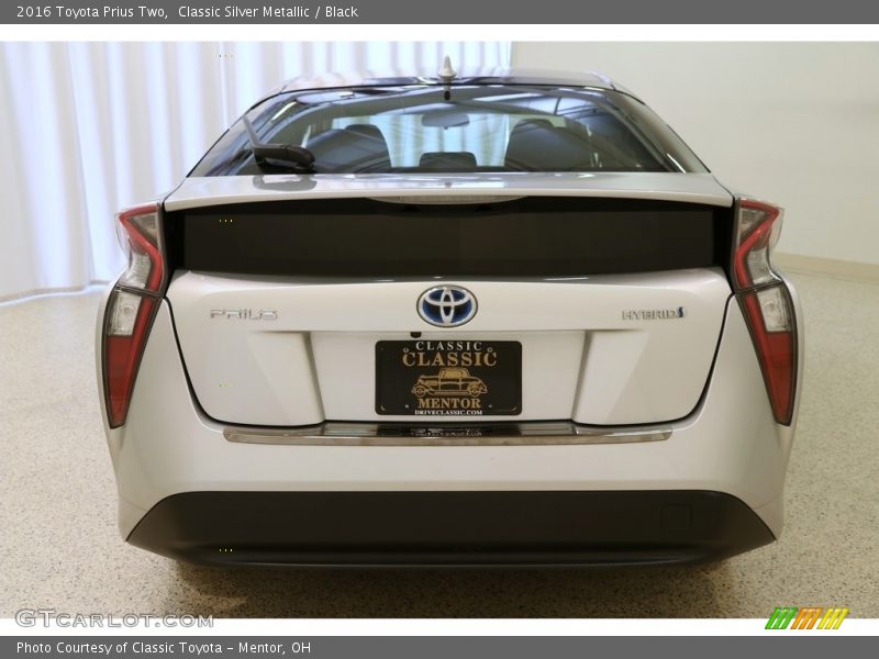 Classic Silver Metallic / Black 2016 Toyota Prius Two