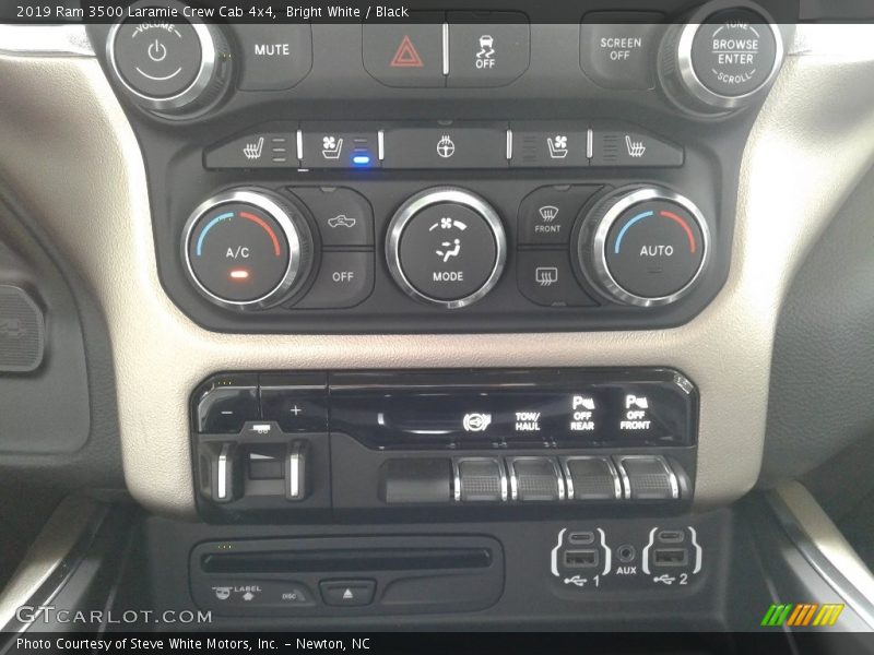 Bright White / Black 2019 Ram 3500 Laramie Crew Cab 4x4