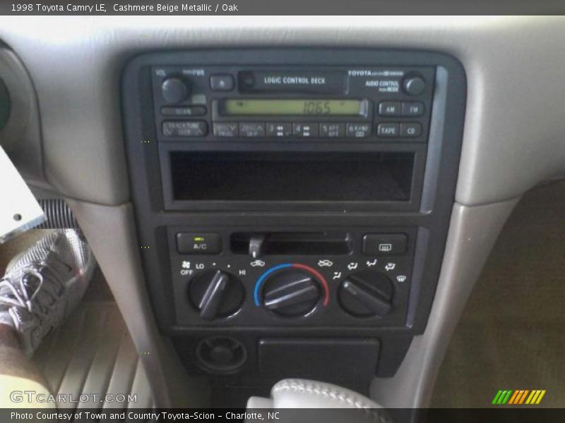 Cashmere Beige Metallic / Oak 1998 Toyota Camry LE