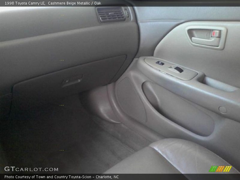 Cashmere Beige Metallic / Oak 1998 Toyota Camry LE