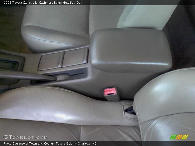 Cashmere Beige Metallic / Oak 1998 Toyota Camry LE