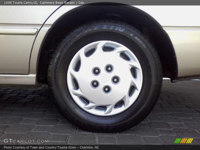 Cashmere Beige Metallic / Oak 1998 Toyota Camry LE