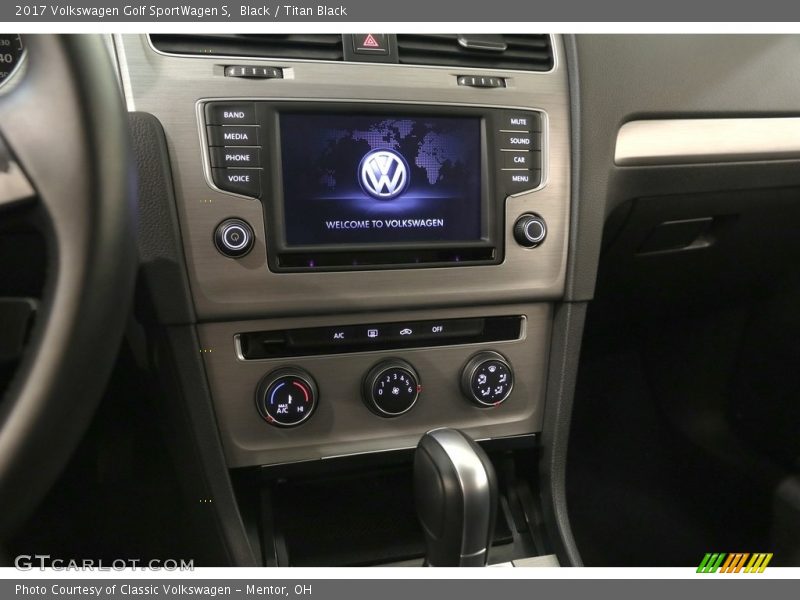 Controls of 2017 Golf SportWagen S