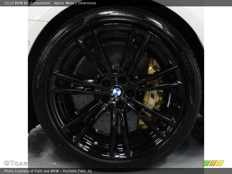 Alpine White / Silverstone 2019 BMW M5 Competition