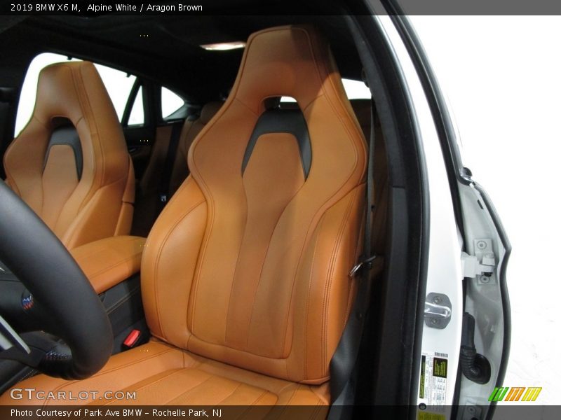 Alpine White / Aragon Brown 2019 BMW X6 M