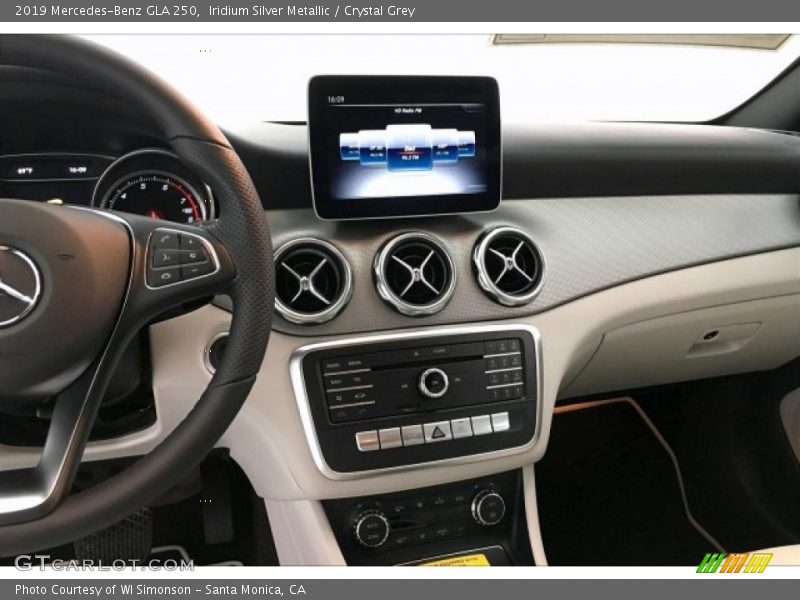 Iridium Silver Metallic / Crystal Grey 2019 Mercedes-Benz GLA 250
