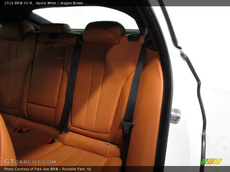 Alpine White / Aragon Brown 2019 BMW X6 M