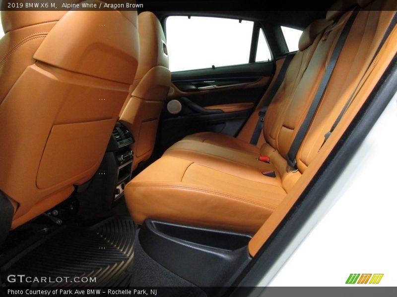 Alpine White / Aragon Brown 2019 BMW X6 M