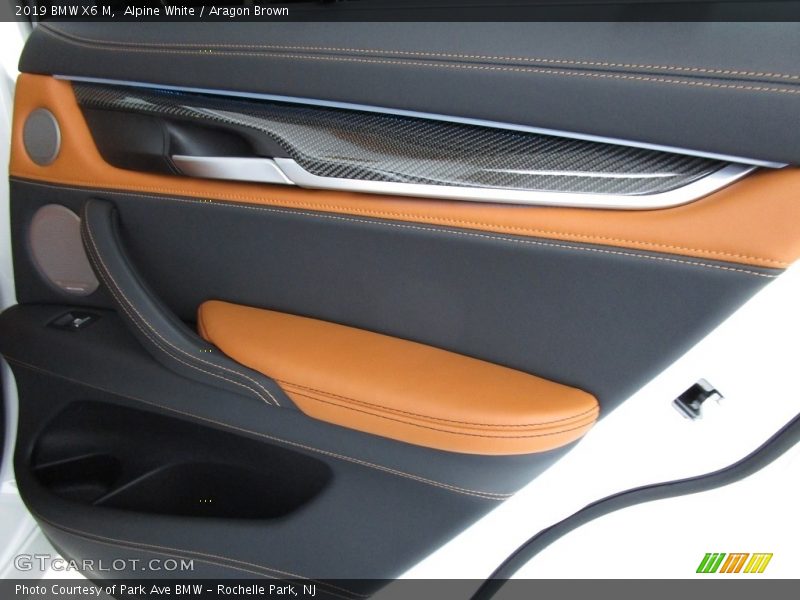 Alpine White / Aragon Brown 2019 BMW X6 M