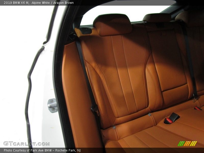 Alpine White / Aragon Brown 2019 BMW X6 M