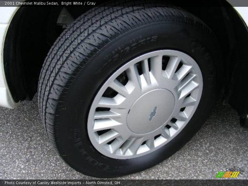 Bright White / Gray 2001 Chevrolet Malibu Sedan