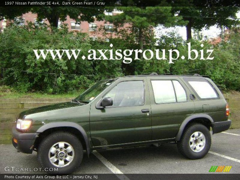 Dark Green Pearl / Gray 1997 Nissan Pathfinder SE 4x4