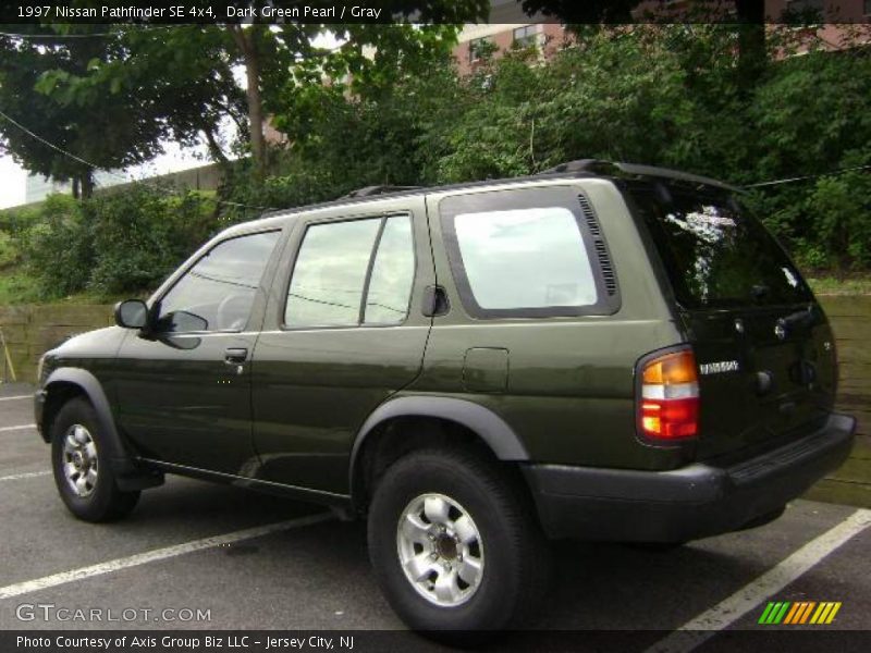 Dark Green Pearl / Gray 1997 Nissan Pathfinder SE 4x4