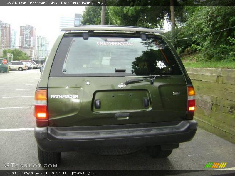 Dark Green Pearl / Gray 1997 Nissan Pathfinder SE 4x4