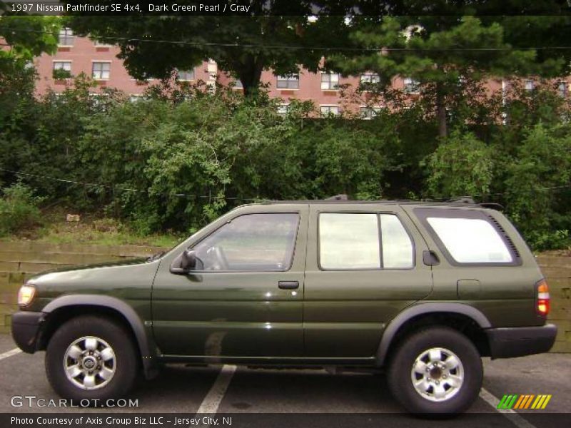 Dark Green Pearl / Gray 1997 Nissan Pathfinder SE 4x4