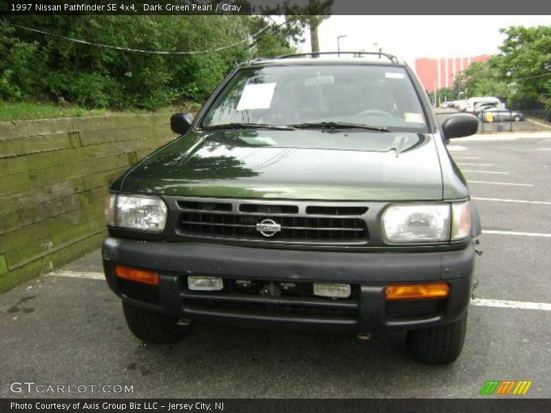 Dark Green Pearl / Gray 1997 Nissan Pathfinder SE 4x4