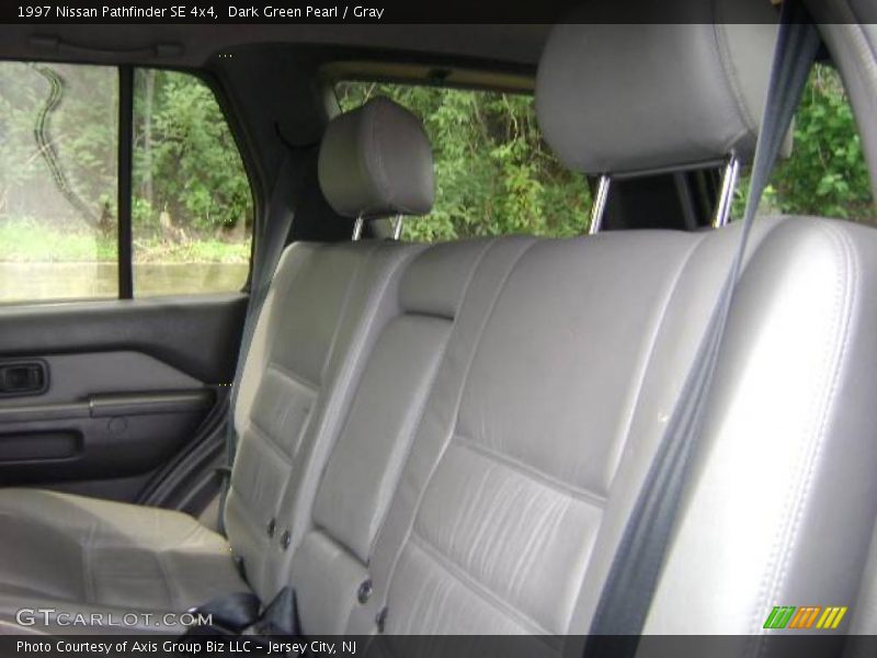 Dark Green Pearl / Gray 1997 Nissan Pathfinder SE 4x4