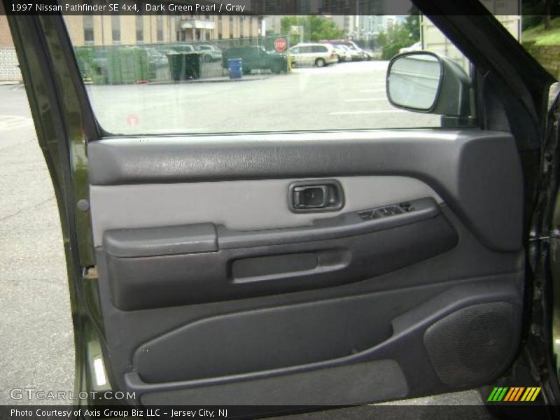 Dark Green Pearl / Gray 1997 Nissan Pathfinder SE 4x4