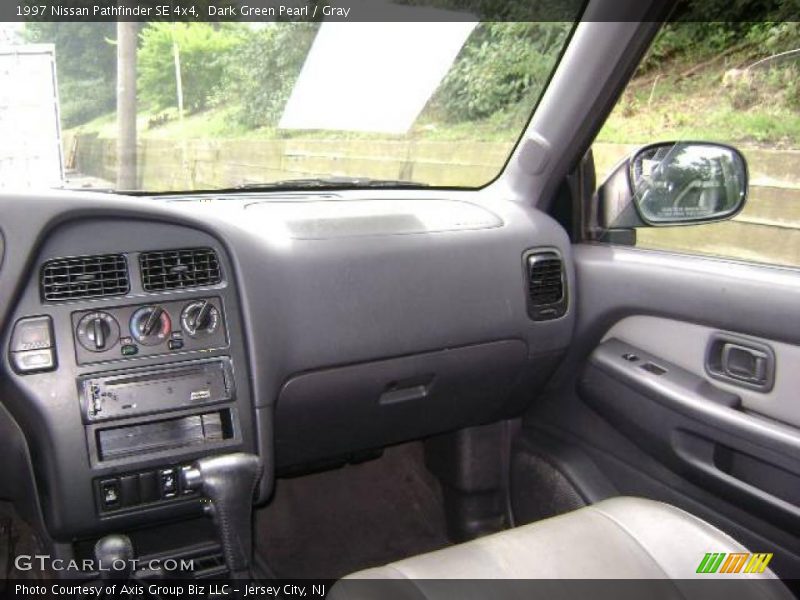 Dark Green Pearl / Gray 1997 Nissan Pathfinder SE 4x4