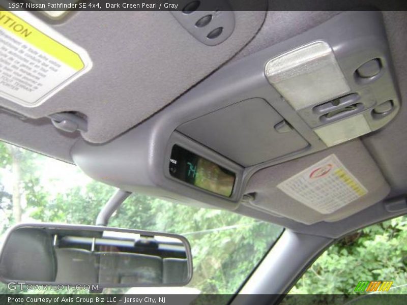 Dark Green Pearl / Gray 1997 Nissan Pathfinder SE 4x4