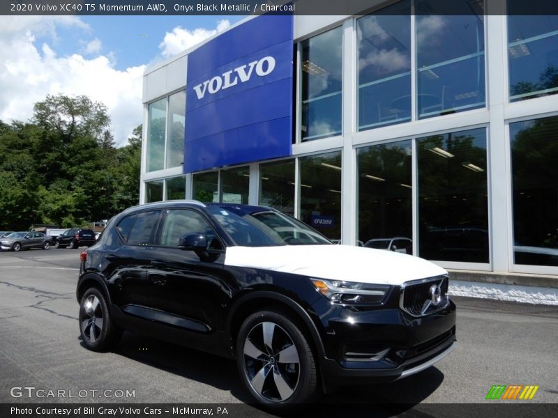 Front 3/4 View of 2020 XC40 T5 Momentum AWD