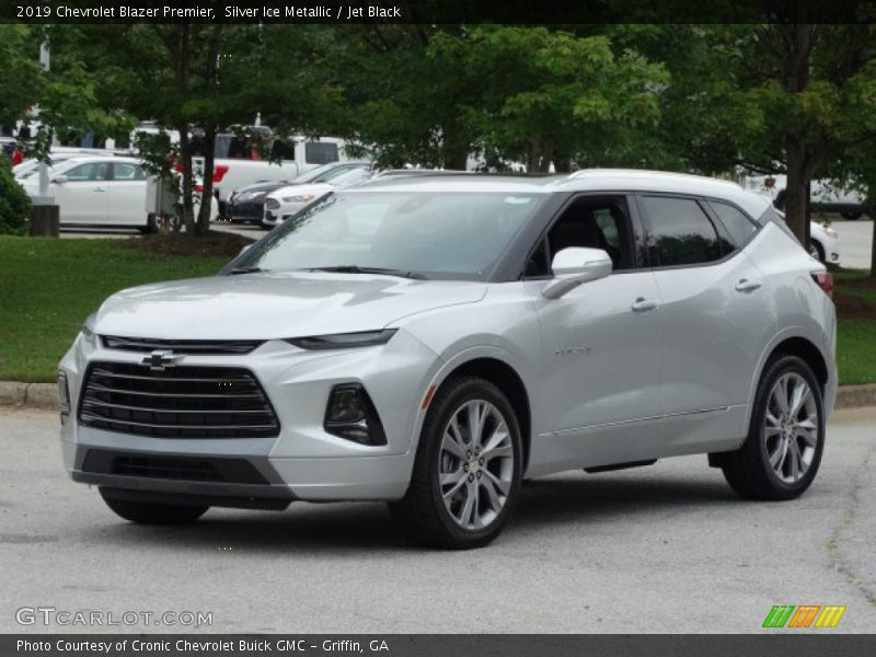 Front 3/4 View of 2019 Blazer Premier