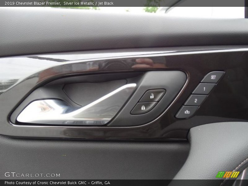 Controls of 2019 Blazer Premier