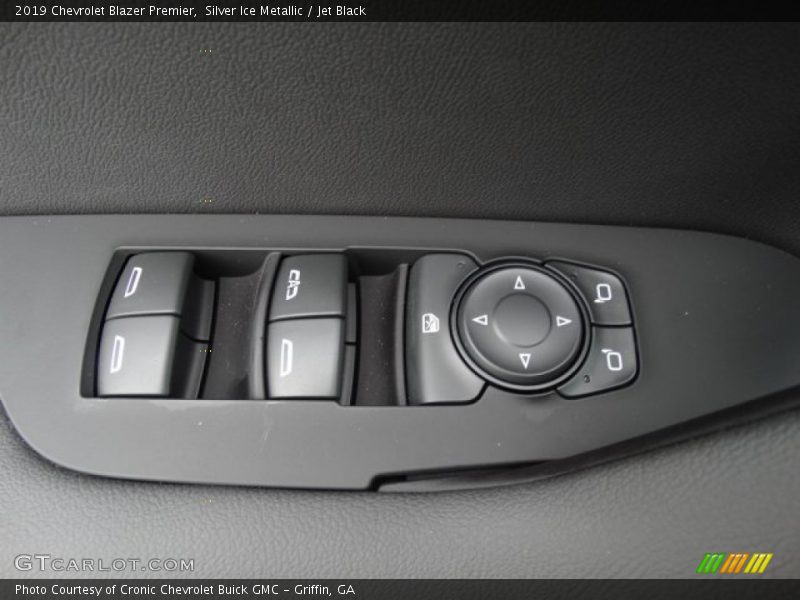 Controls of 2019 Blazer Premier